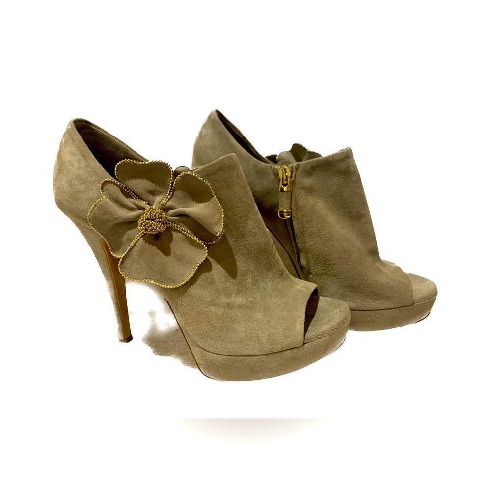 Loriblu Beige Suede Leather Italian made flower appliqué heels open toe size 8.5